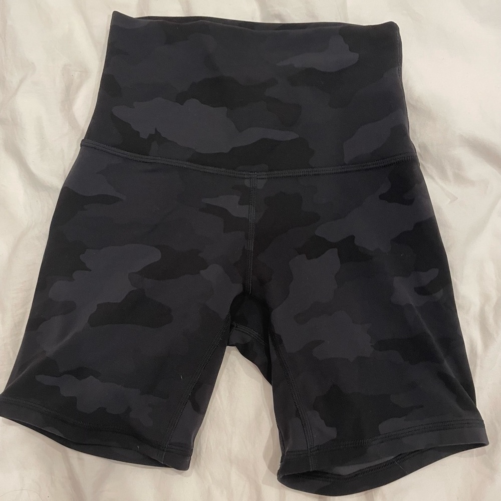 camo lululemon biker shorts!!
